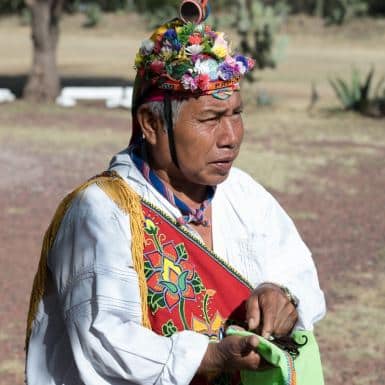 Voladores de Papantla ceremony at Teotihuacan Mexico 2/2